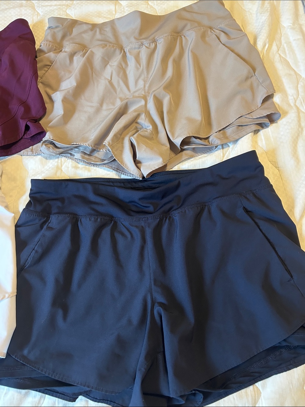 Avis women’s athletic shorts-Sz L - Picture 8 of 9